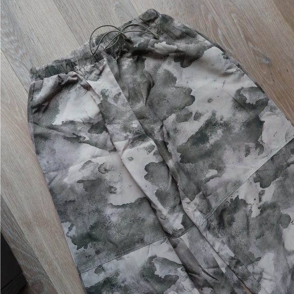 Pretty little thing parachute pants - Picture 3 of 8